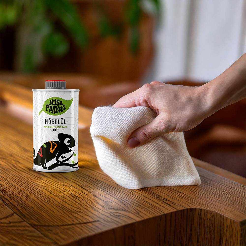 Mit Just Paints Möbelöl ein Holz Sideboard einölen